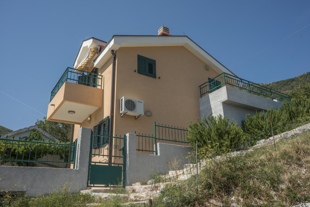 Holiday Home Sunny Hill Kamenari Bilik gambar